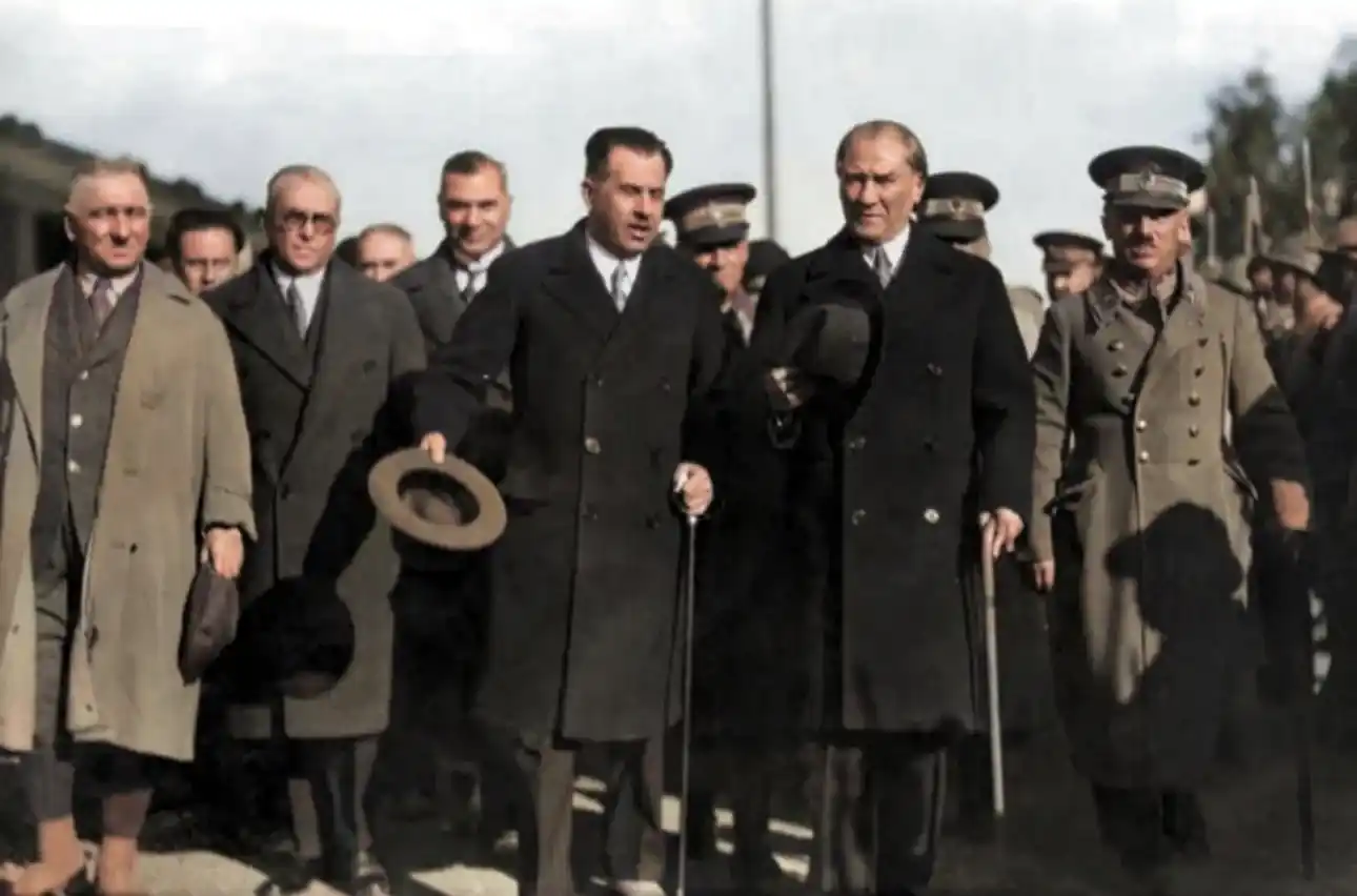 1933 / Atatürk in Adana — 6–7 February