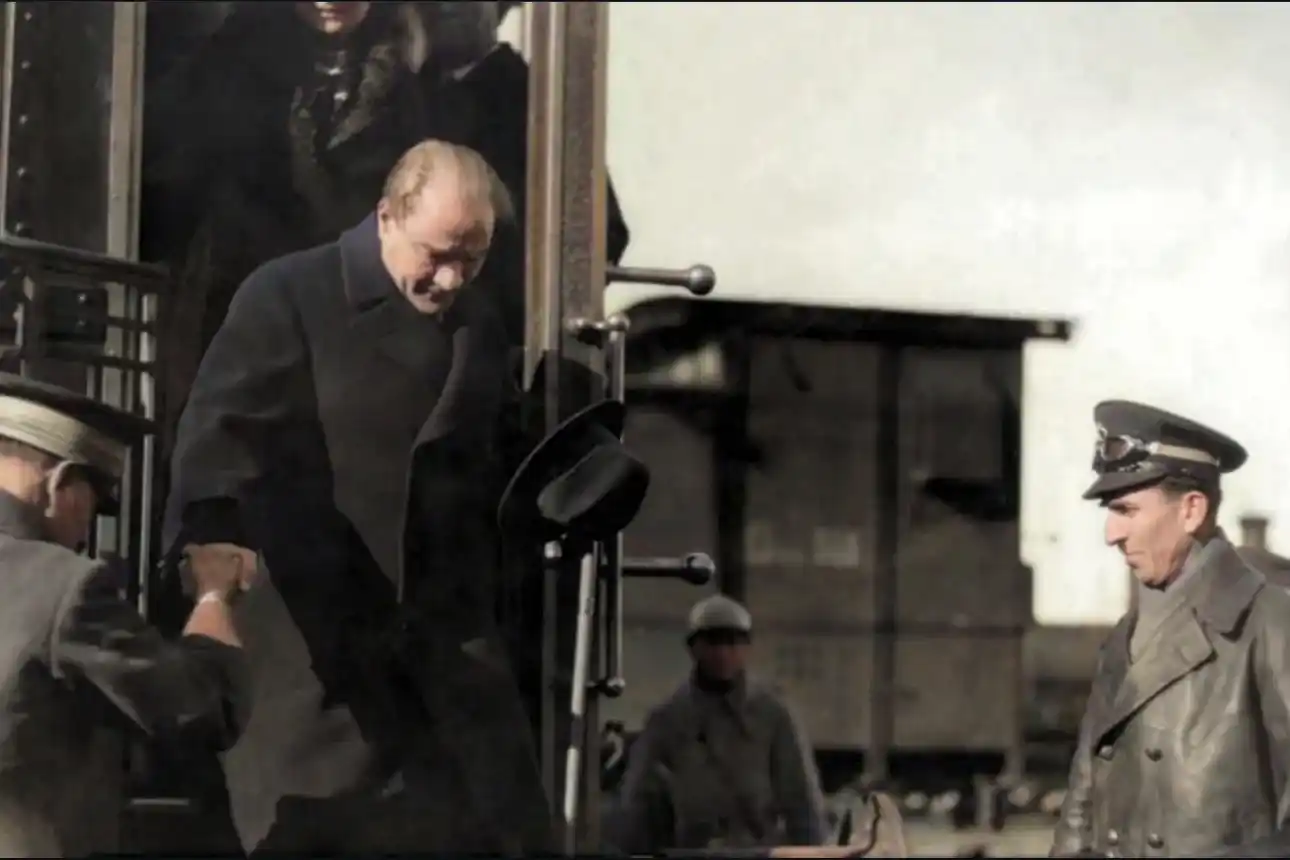 1933 / Atatürk in Adana — 6–7 February
