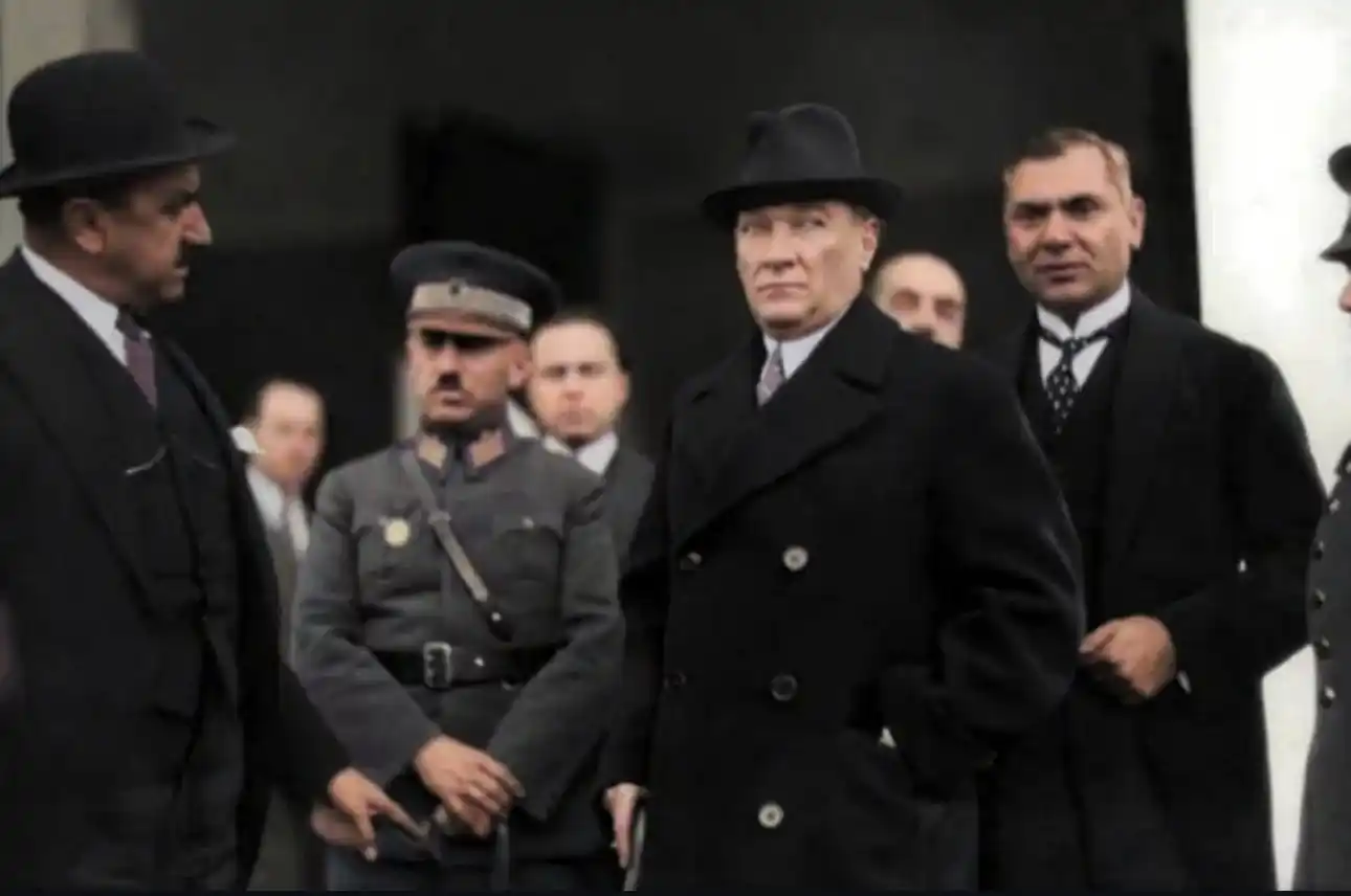 1933 / Turhan Cemal Beriker & Atatürk — Kiltoprak factory visit, Adana
