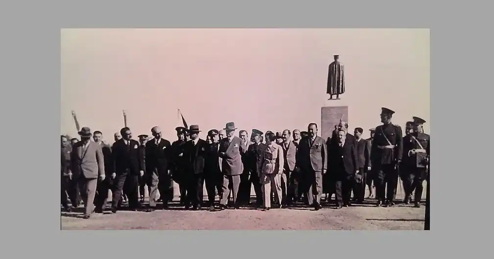 1937 / Atatürk park ziyareti